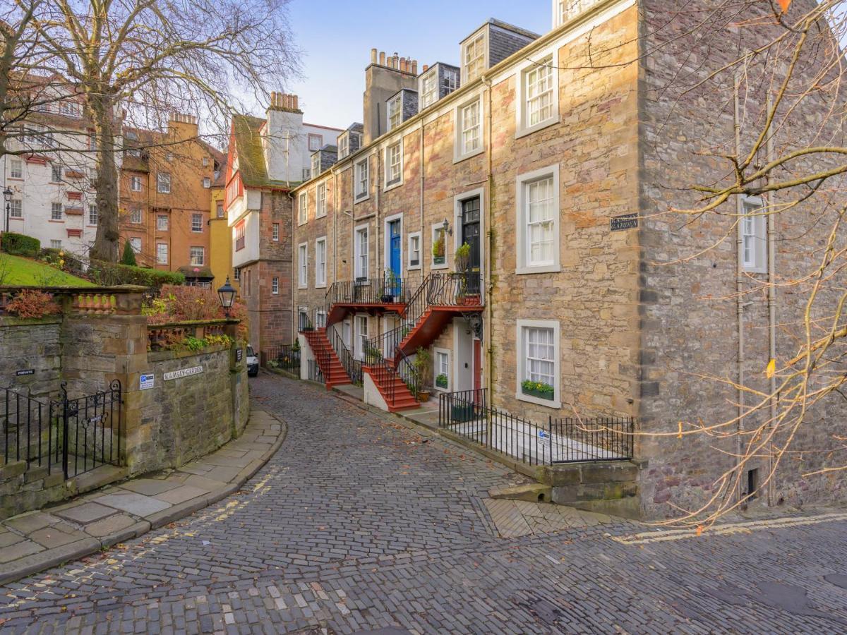 Pass The Keys Historic Ramsay Garden Apt With Balcony Views Edimburgo Exterior foto