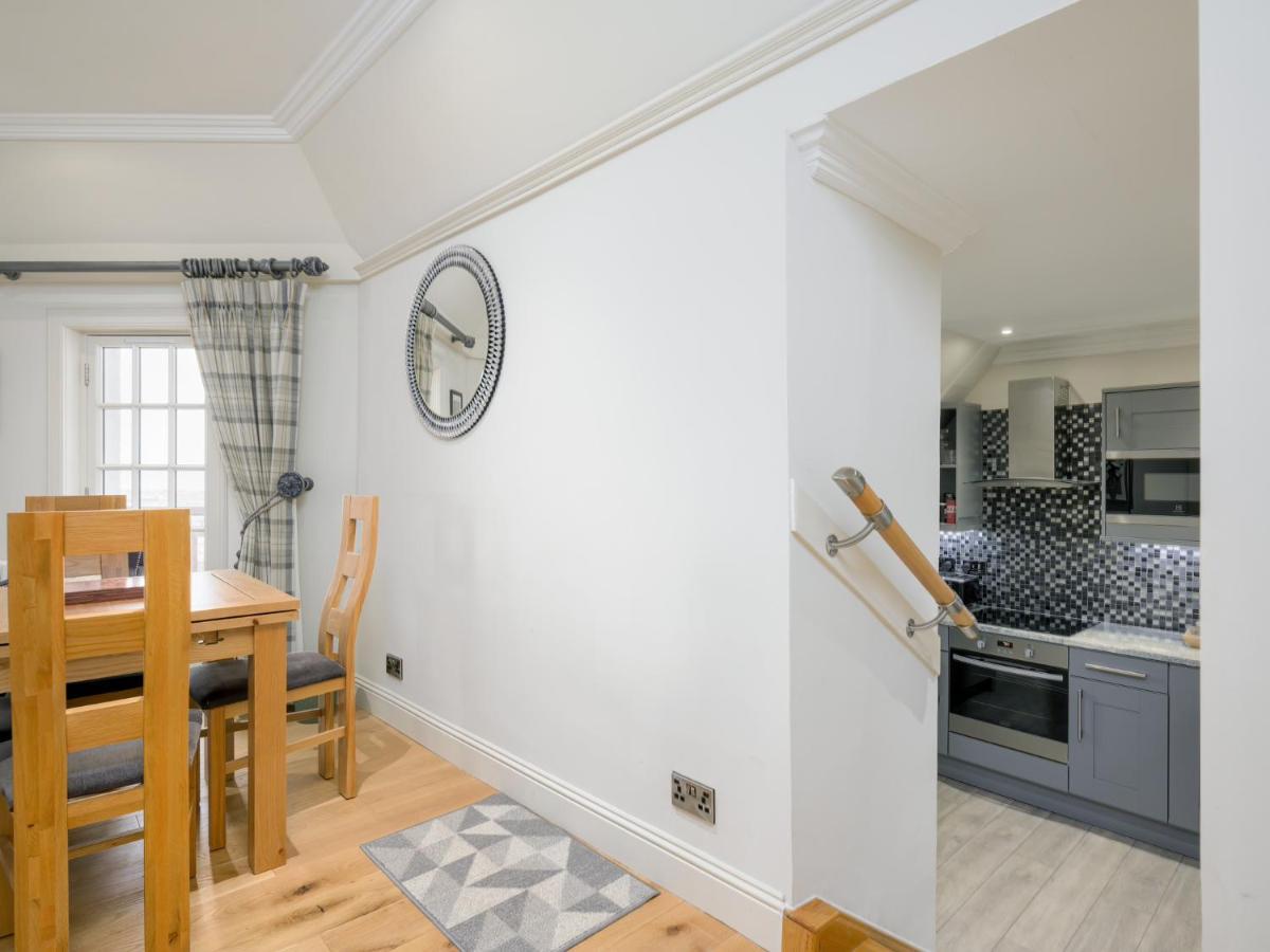 Pass The Keys Historic Ramsay Garden Apt With Balcony Views Edimburgo Exterior foto