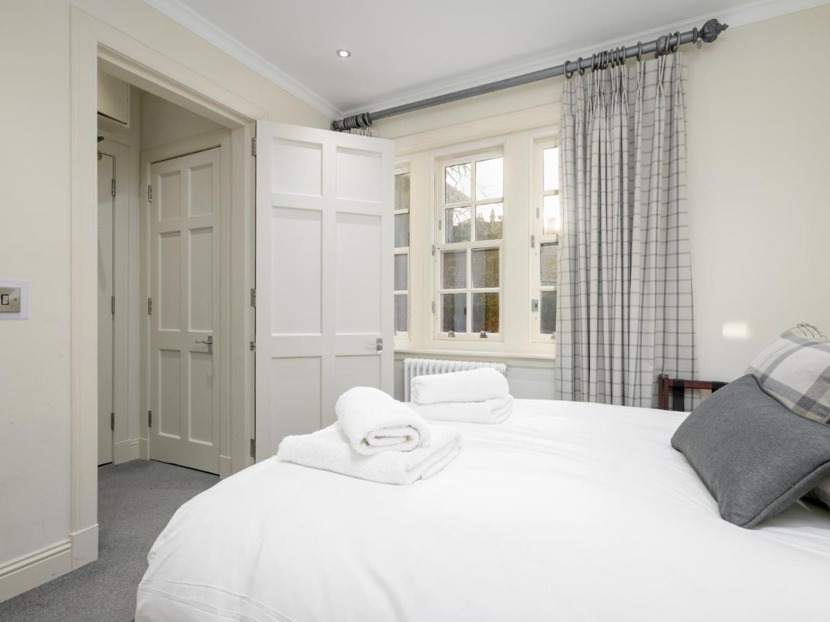 Pass The Keys Historic Ramsay Garden Apt With Balcony Views Edimburgo Exterior foto