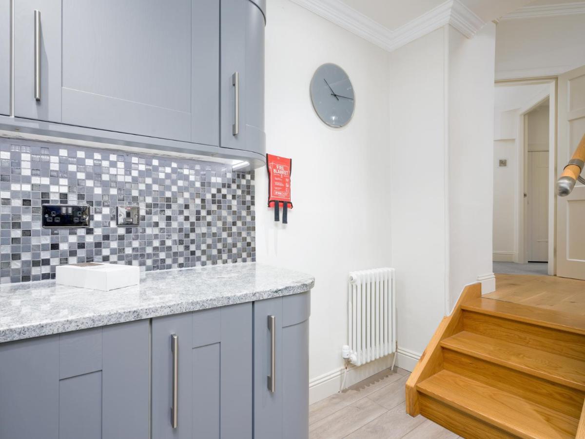 Pass The Keys Historic Ramsay Garden Apt With Balcony Views Edimburgo Exterior foto